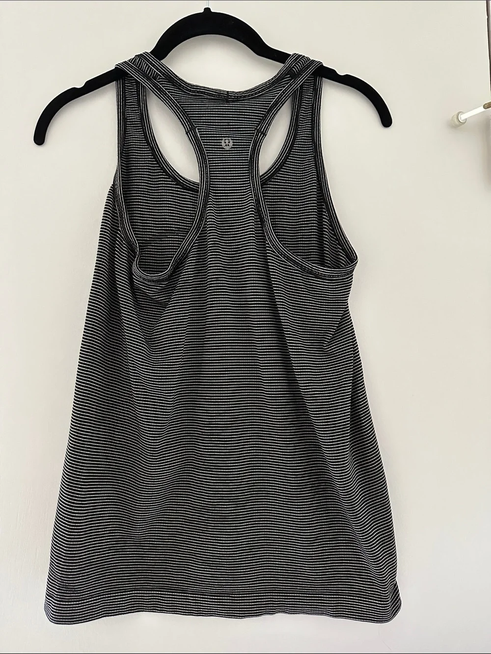 Lululemon Swiftly Tech Racerback Tank in Black and White Stripe | Size 8